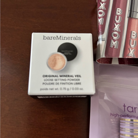 Assorted makeup bundle - Picture 5 of 7